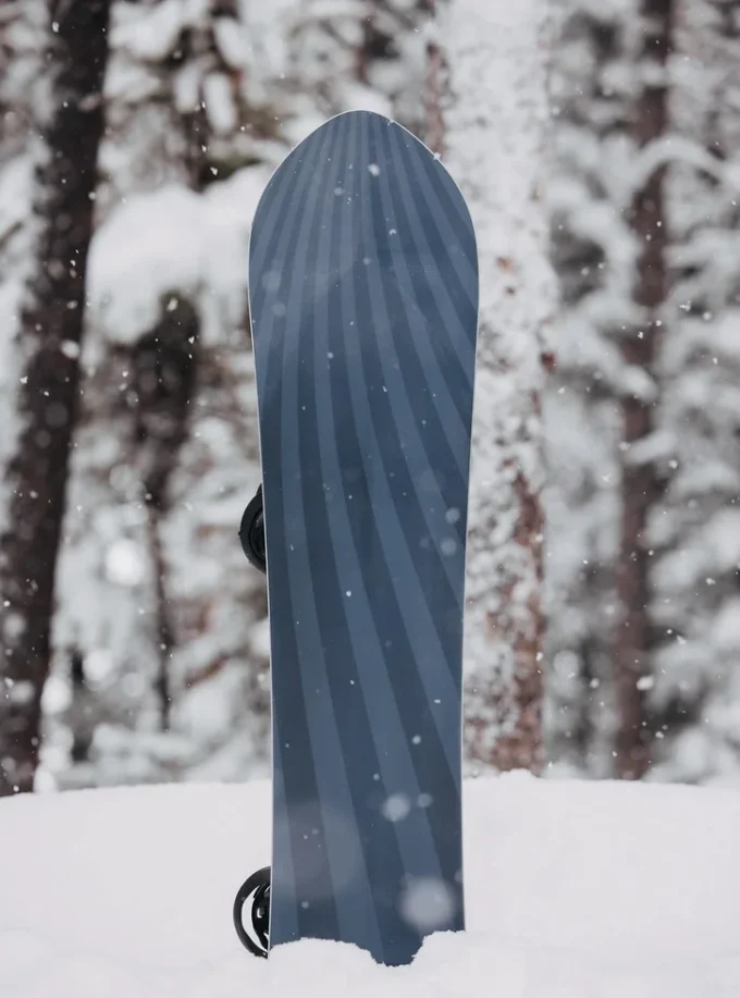 Burton 3D Fish Directional Flat Top Snowboard Burton 3D Fish Directional Flat Top Snowboard