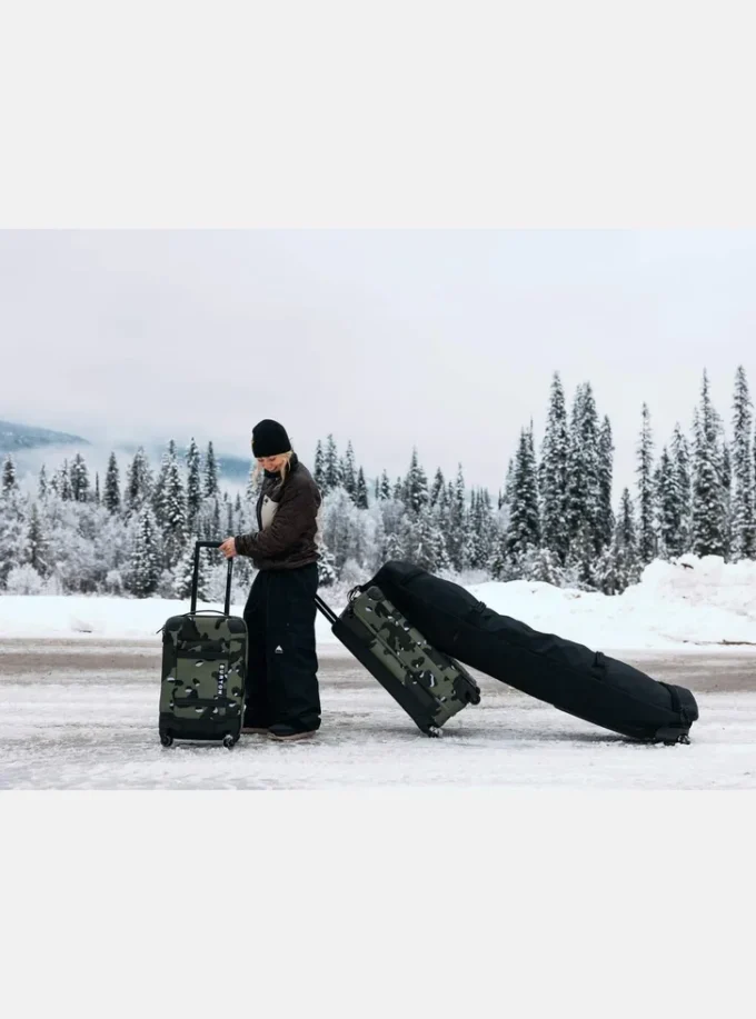 Burton 4-Wheel Flight Deck 38L resväska