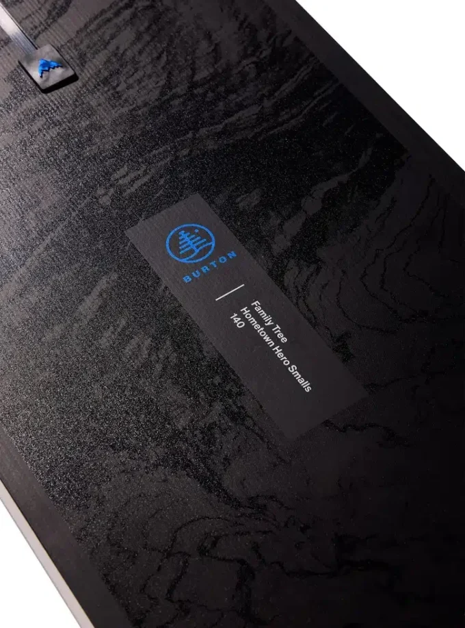 Burton Family Tree Hometown Hero Camber Snowboard för barn Burton Family Tree Hometown Hero Camber Snowboard för barn
