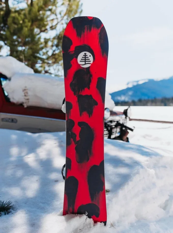 Burton Family Tree Hometown Hero Camber Snowboard för barn Burton Family Tree Hometown Hero Camber Snowboard för barn
