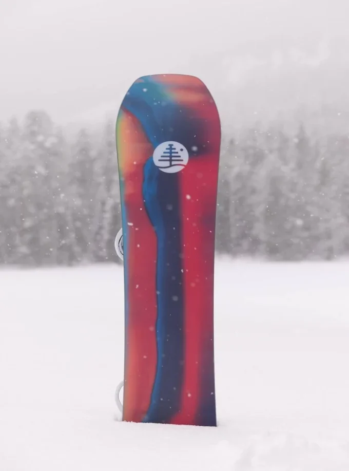 Burton Family Tree Hometown Hero Smalls Camber Snowboard för barn Burton Family Tree Hometown Hero Smalls Camber Snowboard för barn