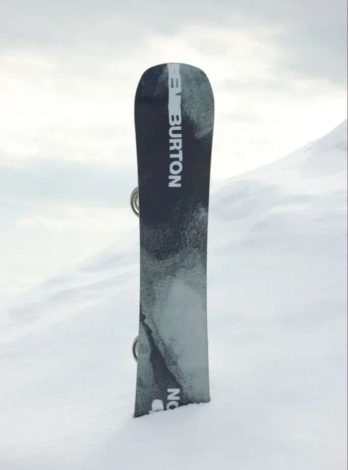 Burton Instigator PurePop Camber snowboard för herr Burton Instigator PurePop Camber snowboard för herr