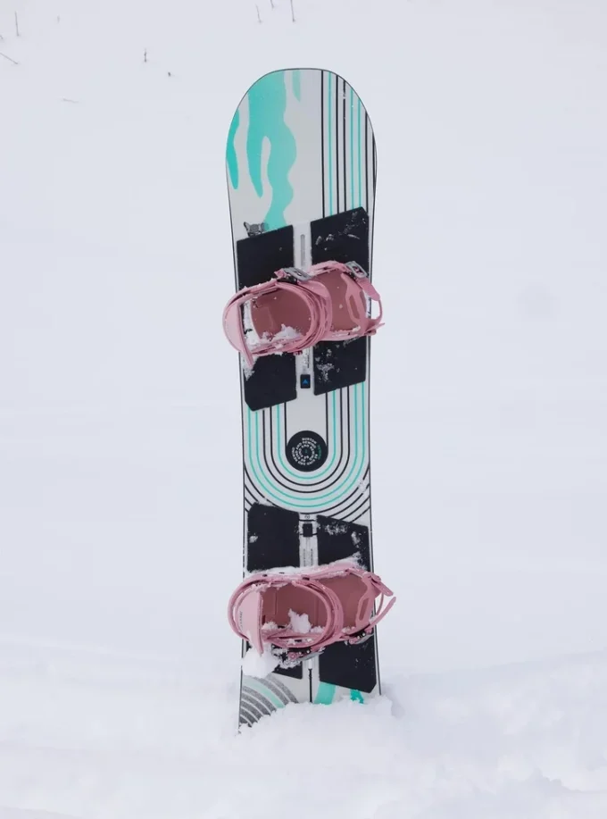 Burton Rewind Camber snowboard för damer Burton Rewind Camber snowboard för damer