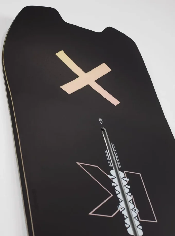 Burton Skeleton Key Camber snowboard för herr Burton Skeleton Key Camber snowboard för herr